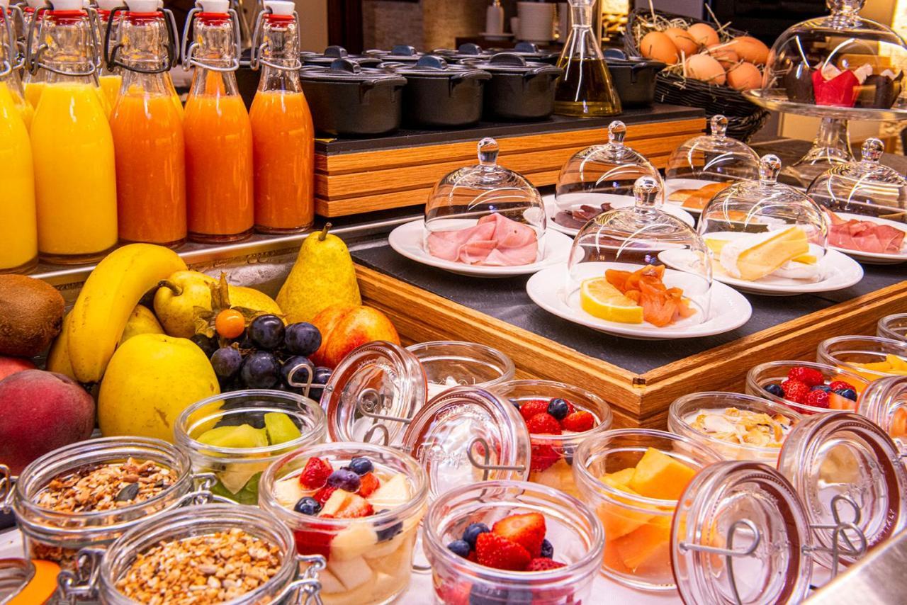 Hotel Les Armures Genf Exterior foto A breakfast buffet