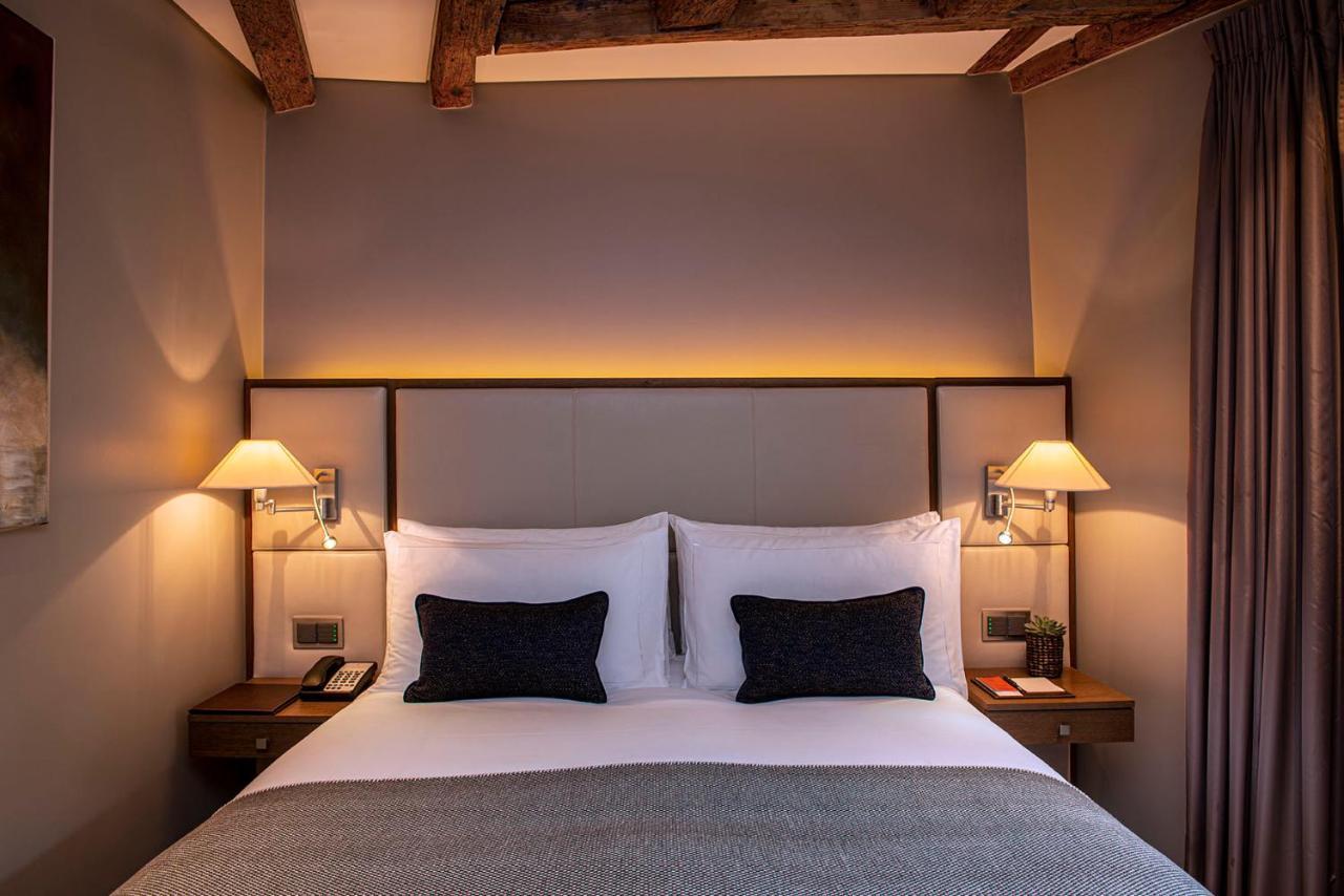 Hotel Les Armures Genf Exterior foto A room at the hotel