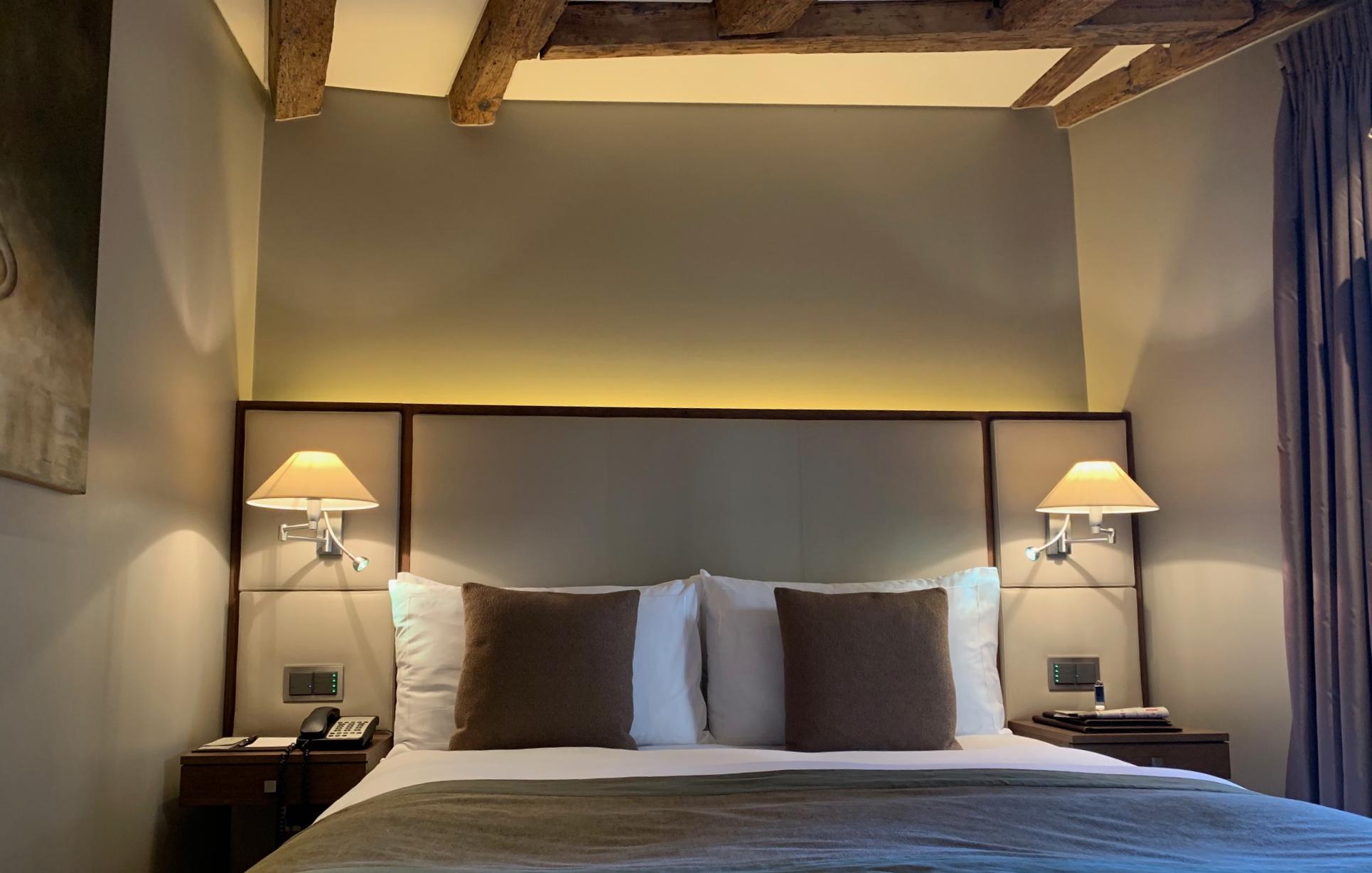 Hotel Les Armures Genf Exterior foto A bedroom at the hotel