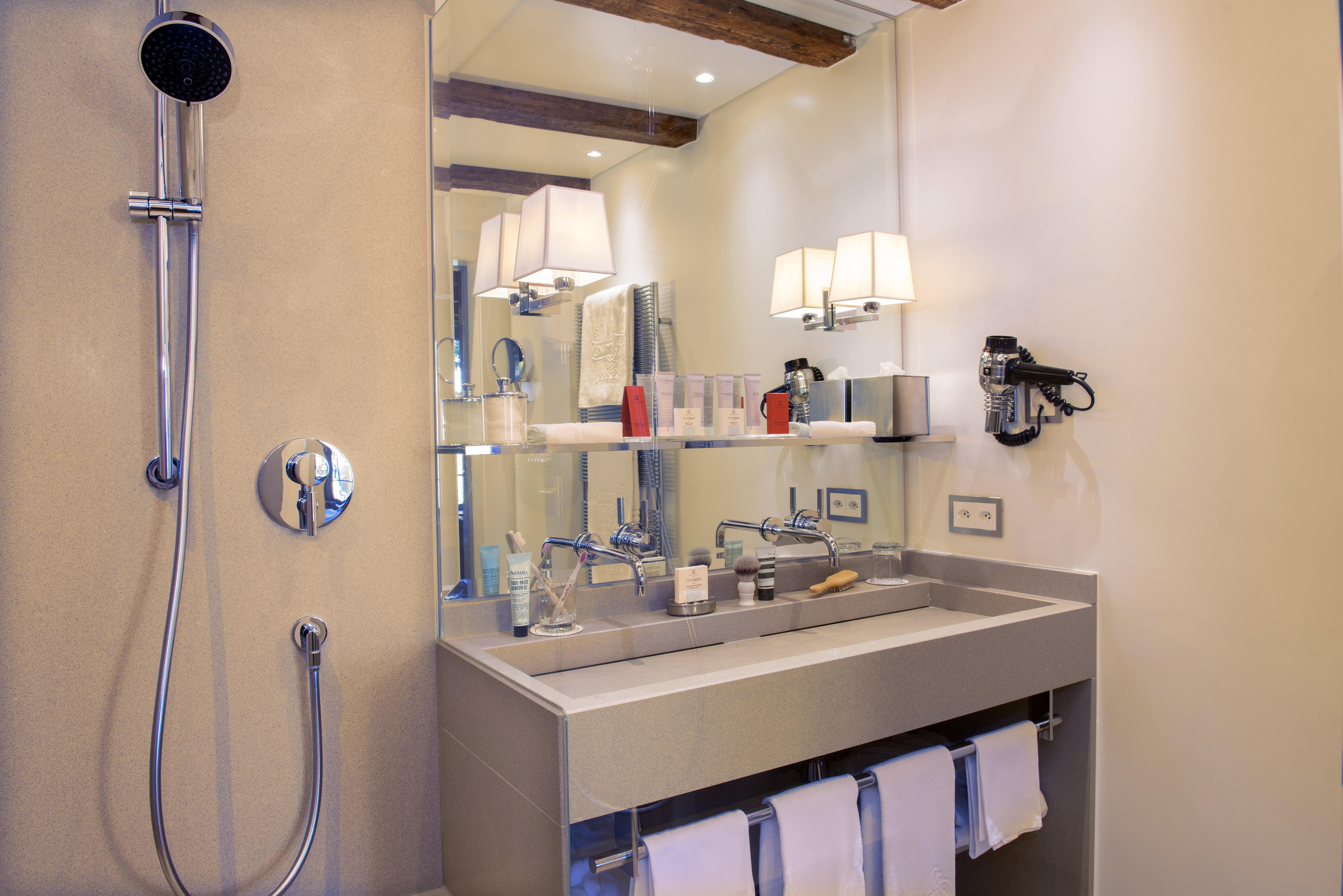 Hotel Les Armures Genf Exterior foto Bathroom
