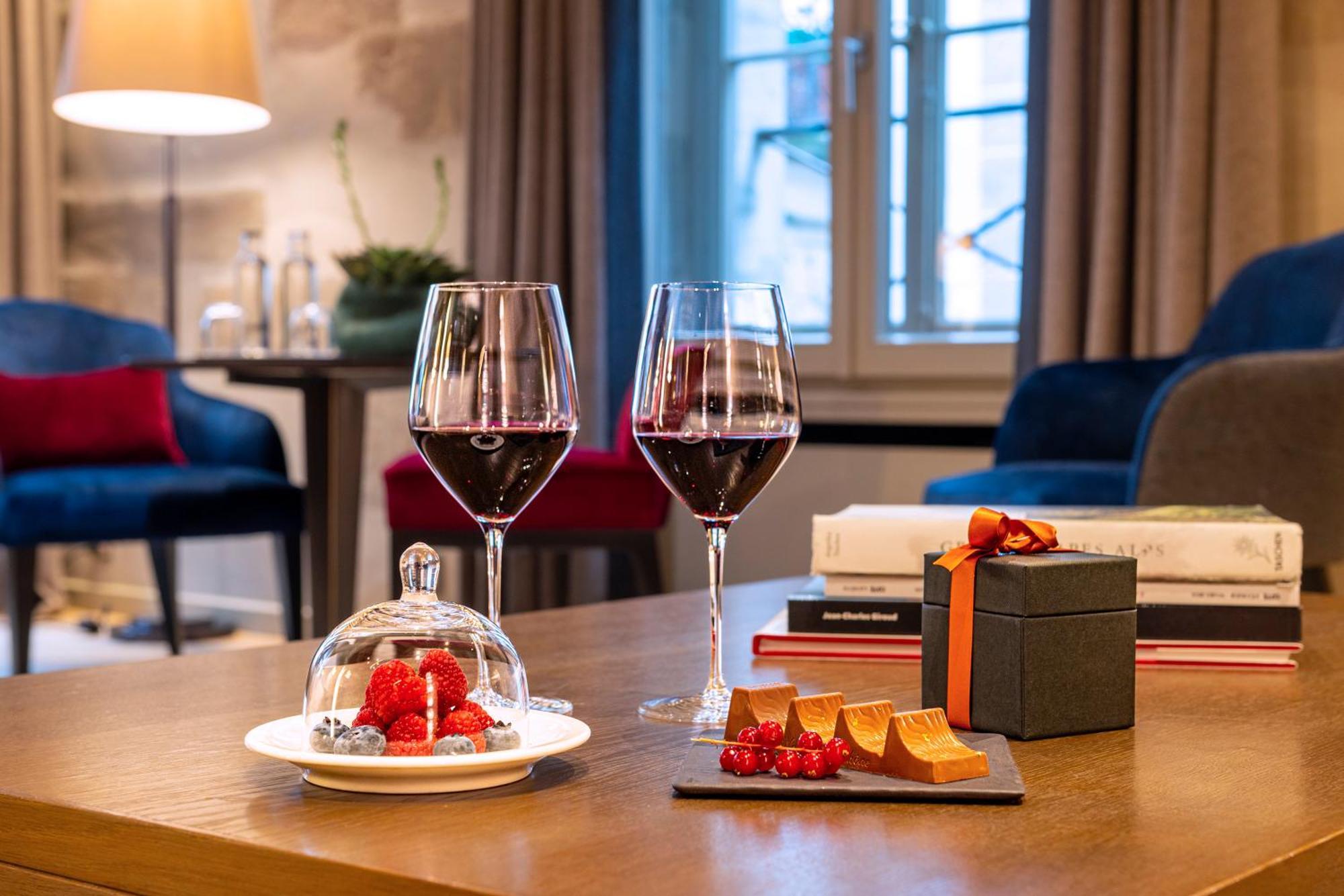 Hotel Les Armures Genf Exterior foto Wine and cheese
