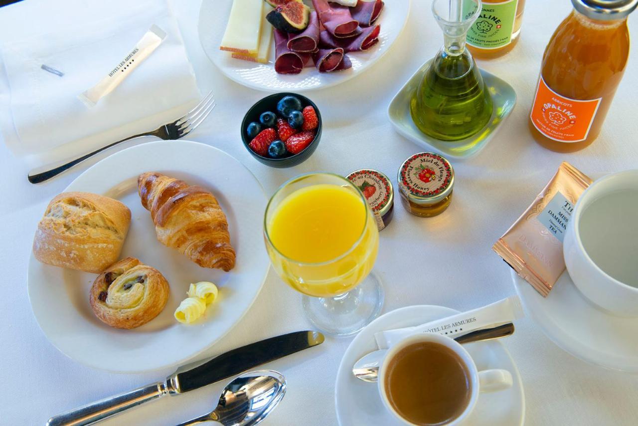 Hotel Les Armures Genf Exterior foto A continental breakfast