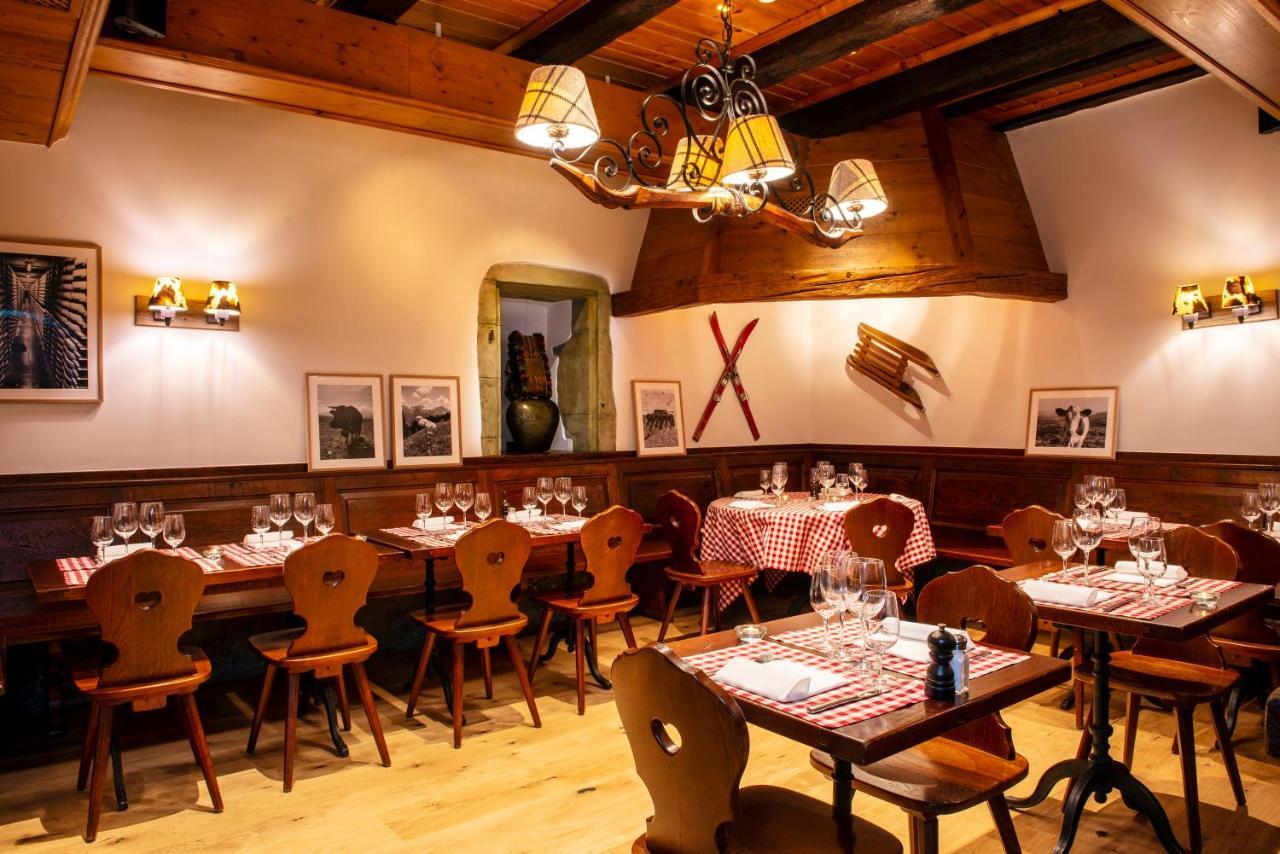 Hotel Les Armures Genf Exterior foto Restaurant in the Hotel de la Cour des Alpes